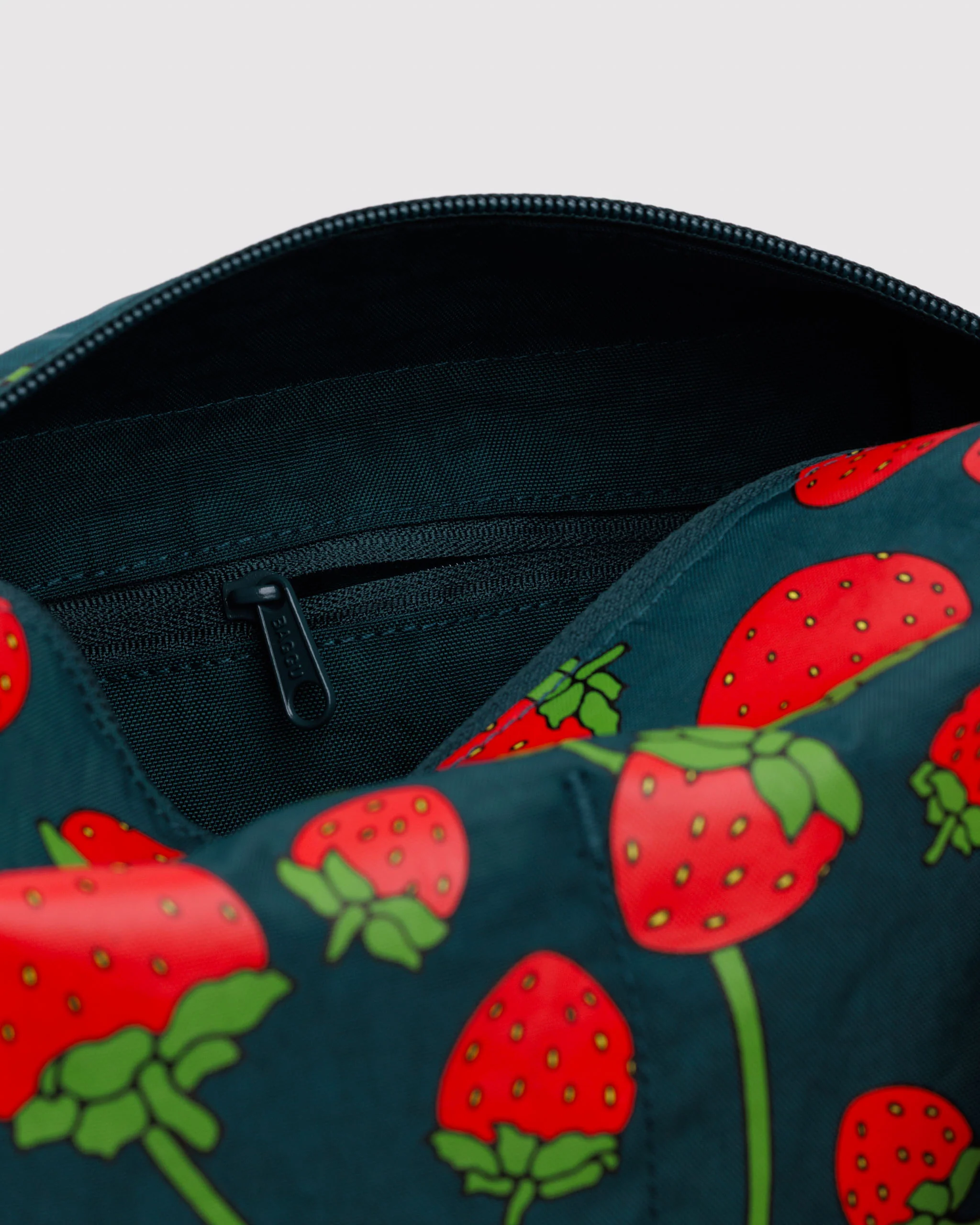 Baggu - Dopp Kit - Strawberry Blossom - Image 3