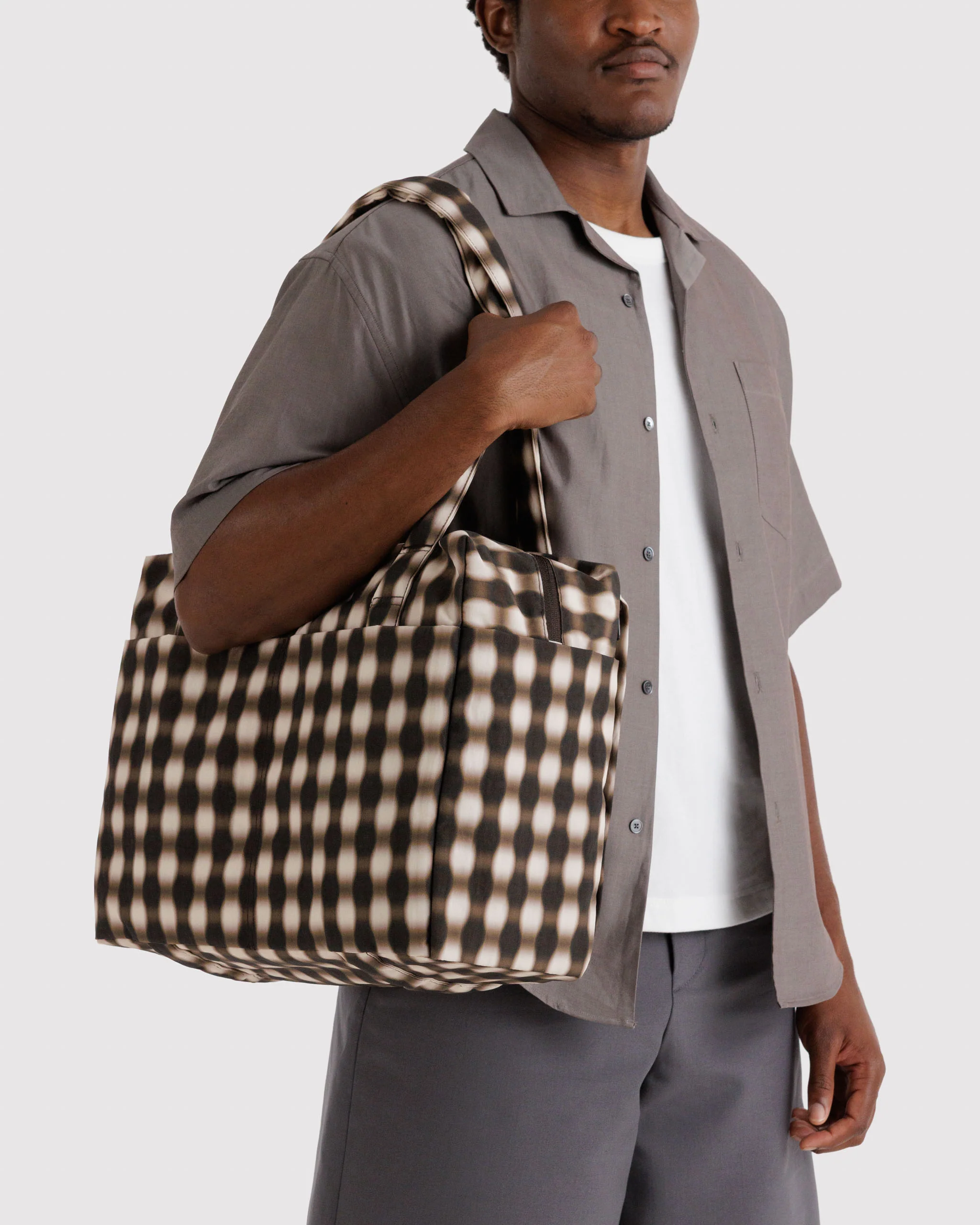 Baggu - Small Cloud Carry On - Blurred Gingham Brown - Image 3