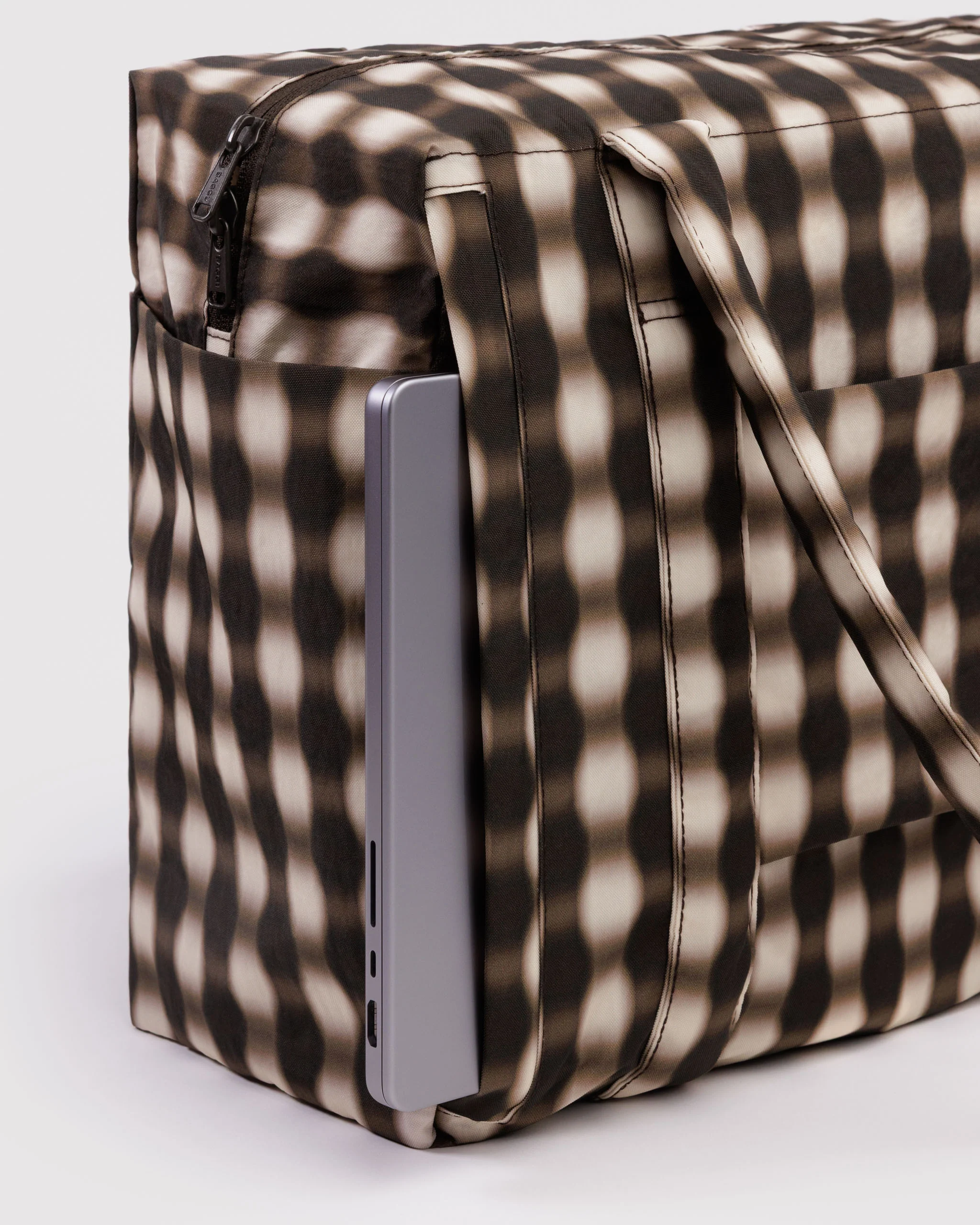 Baggu - Small Cloud Carry On - Blurred Gingham Brown - Image 4