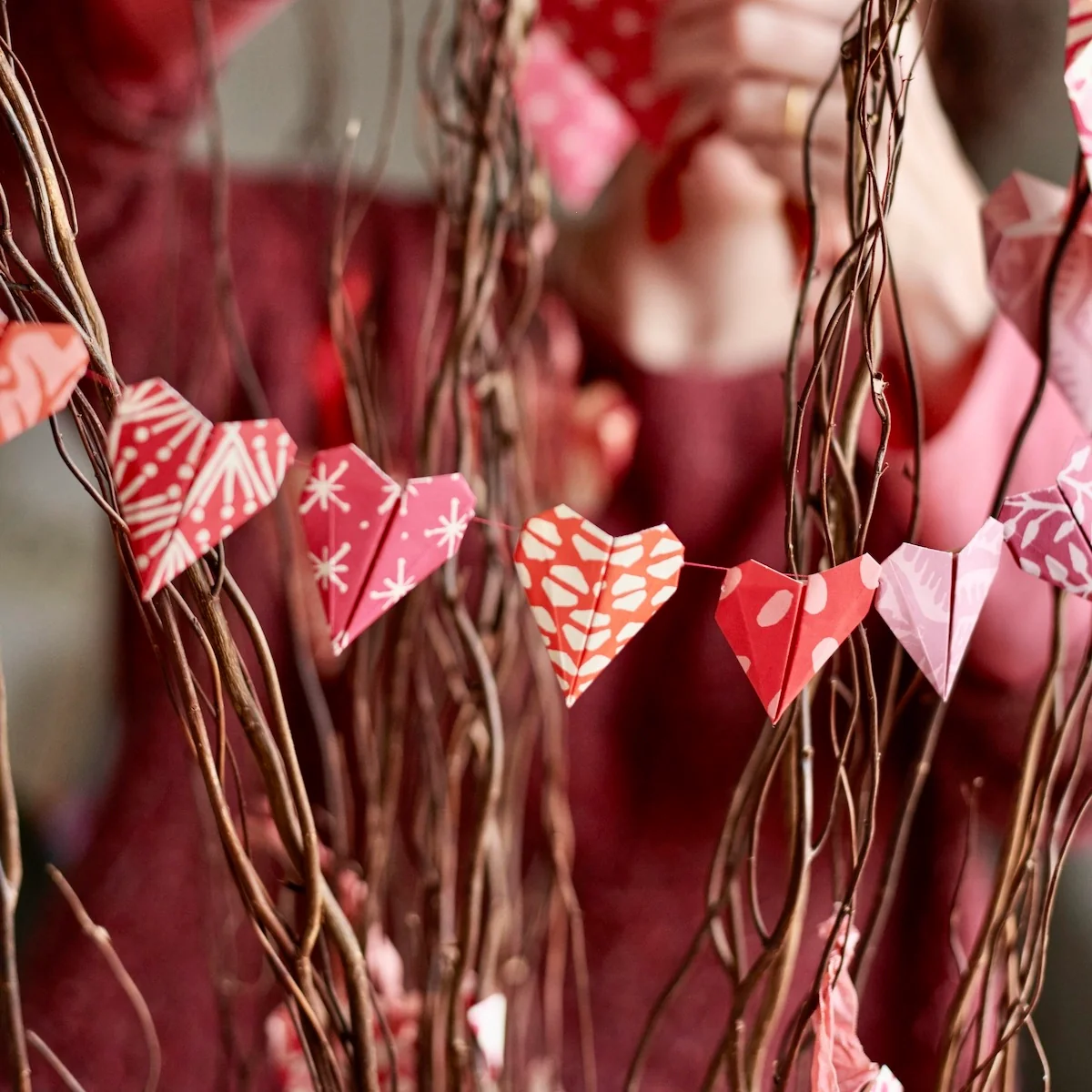 Cambridge Imprint - Origami Heart Bunting Kit - Image 3