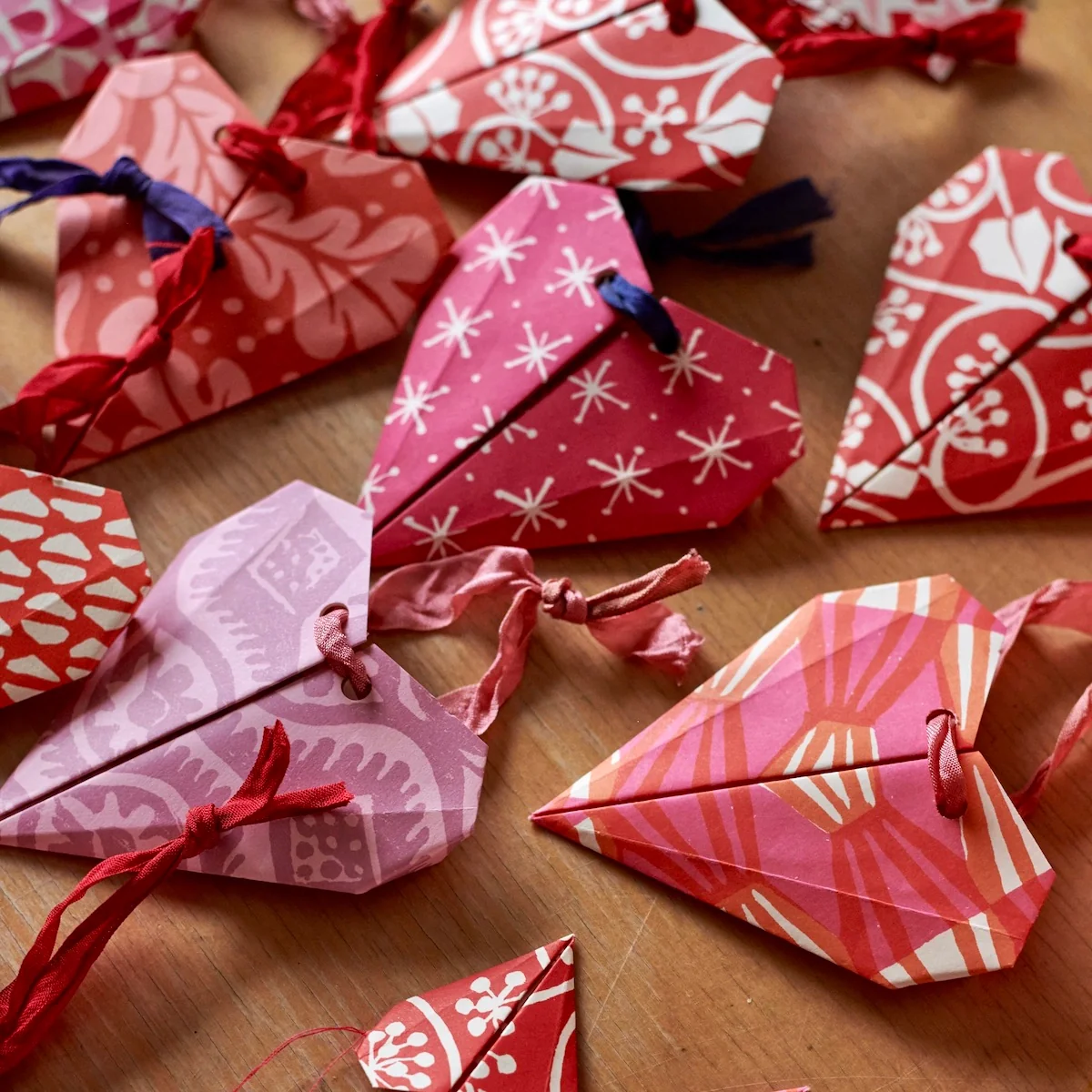 Cambridge Imprint - Origami Heart Bunting Kit - Image 4