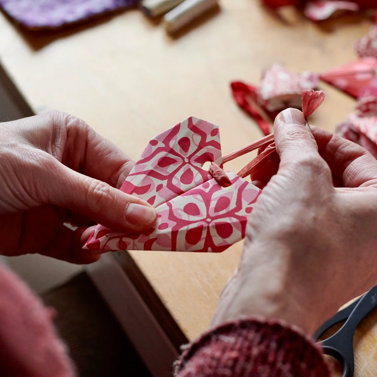 Cambridge Imprint - Origami Heart Bunting Kit - Image 6
