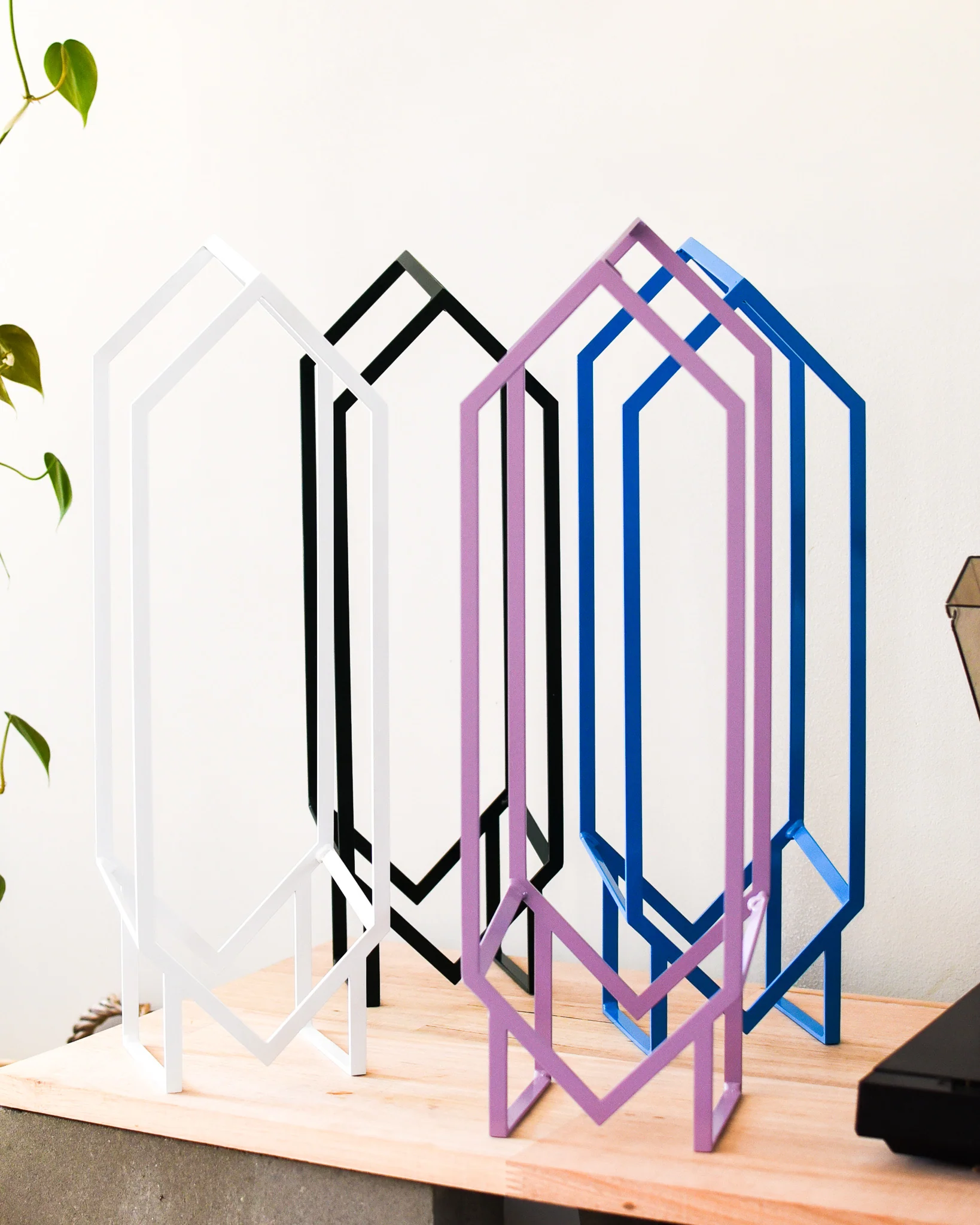 Idle Hands - Jex Vinyl Stand - Lilac - Image 3
