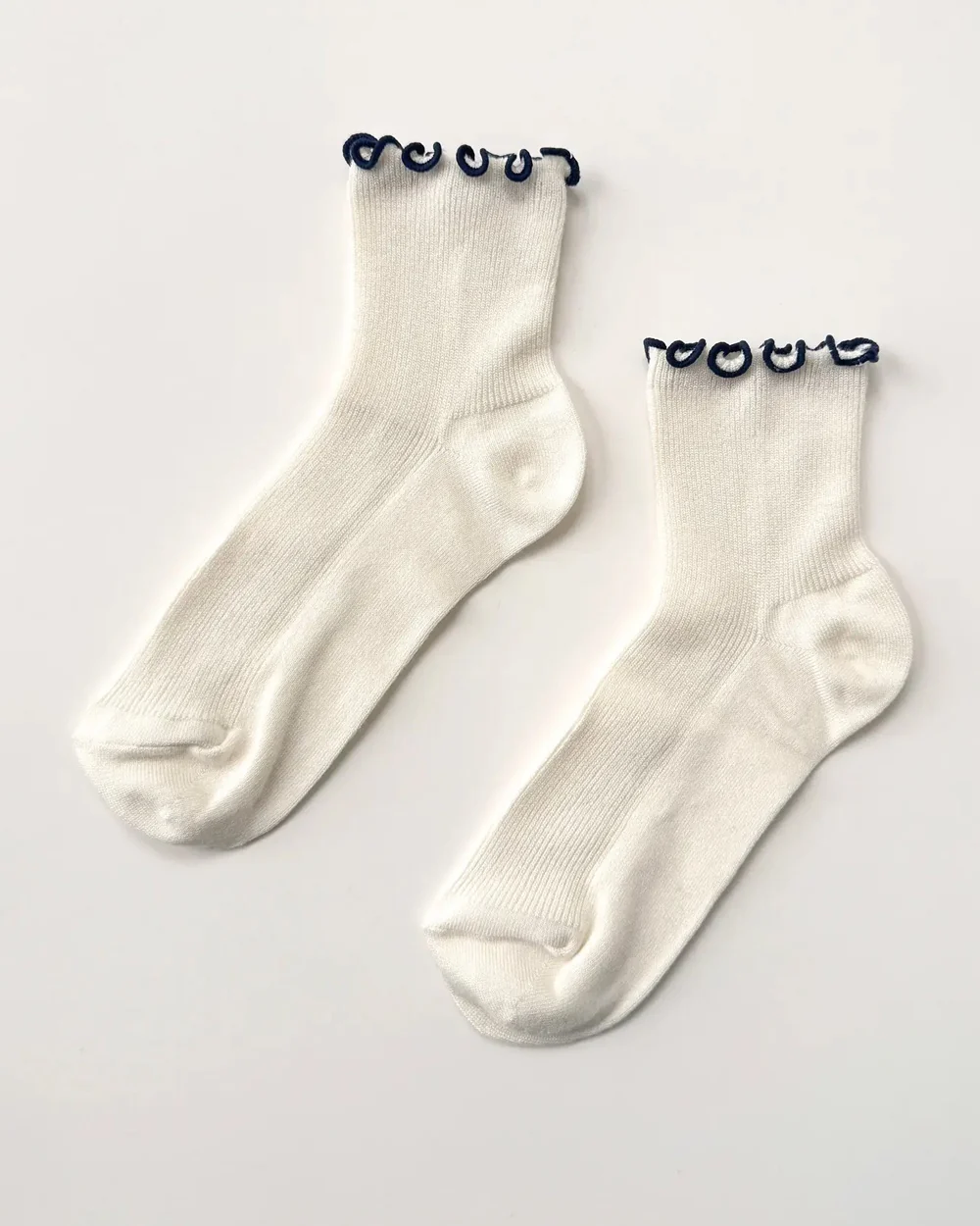 Le Bon Shoppe - Petite Ruffled Modal Socks - Soft White and Navy