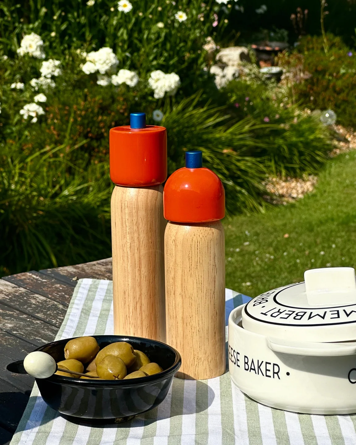 Maegen - Salt or Pepper Grinder - Orange & Blue Large - Image 2