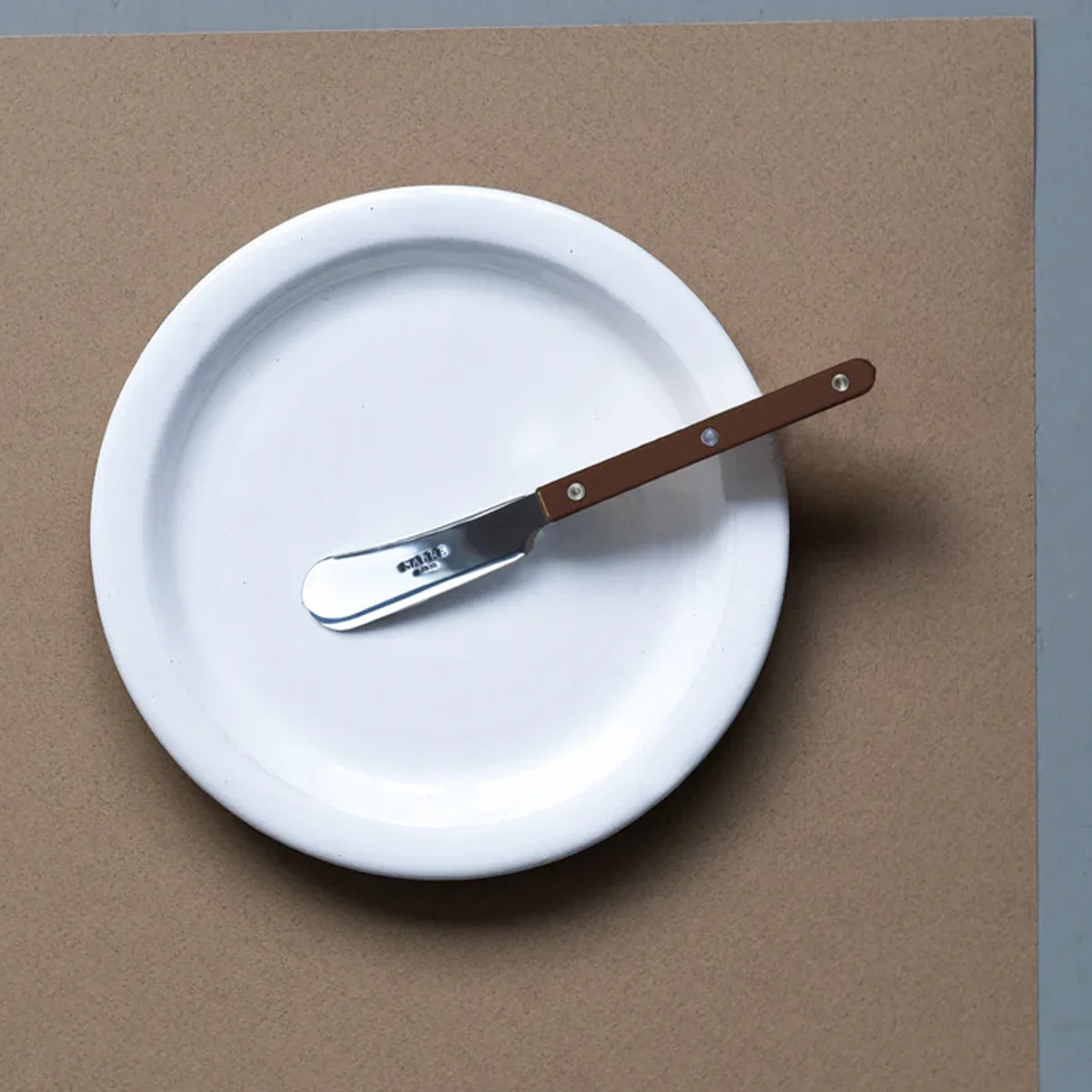 Sabre - Butter Spreader - Chocolate - Image 2
