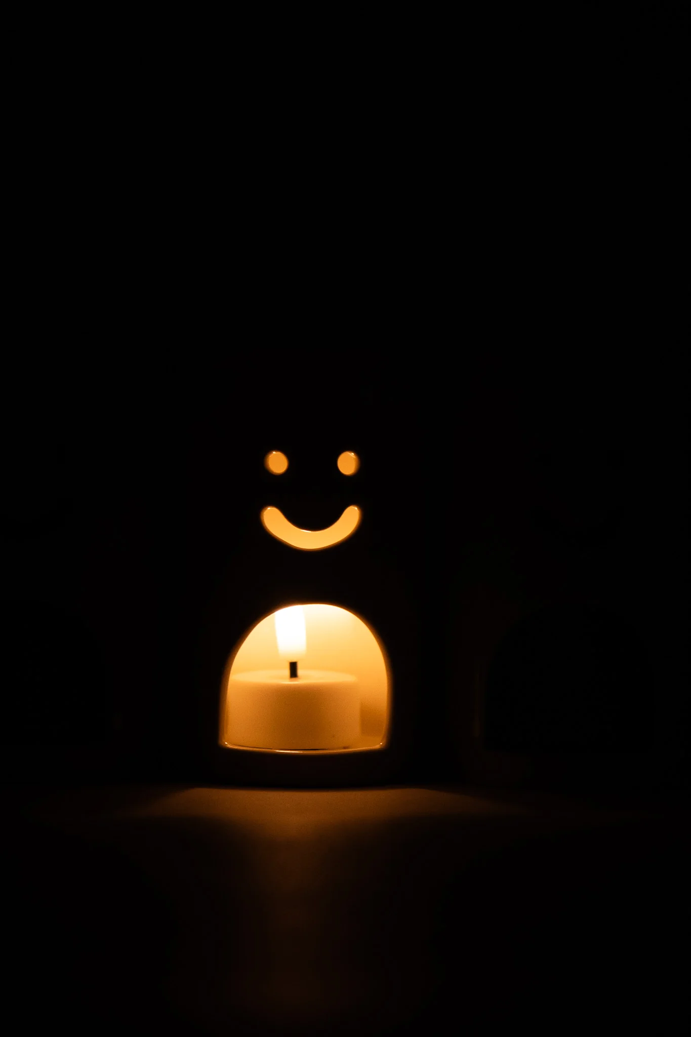 Shuh - Smiley Ceramic Oil Burner - Orange - Image 2