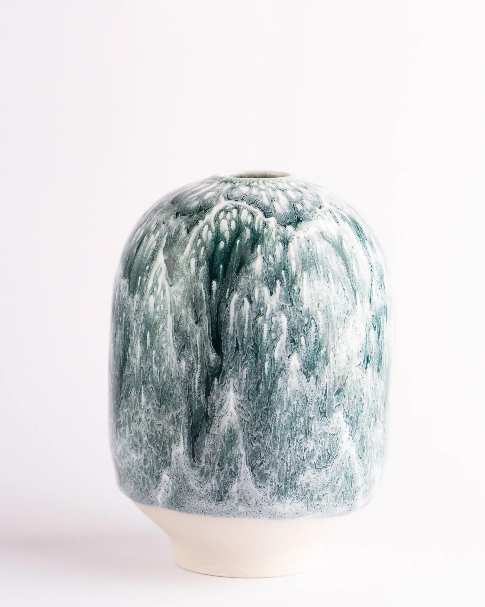 Studio Arhoj - Small Hana Vase - Plum 2